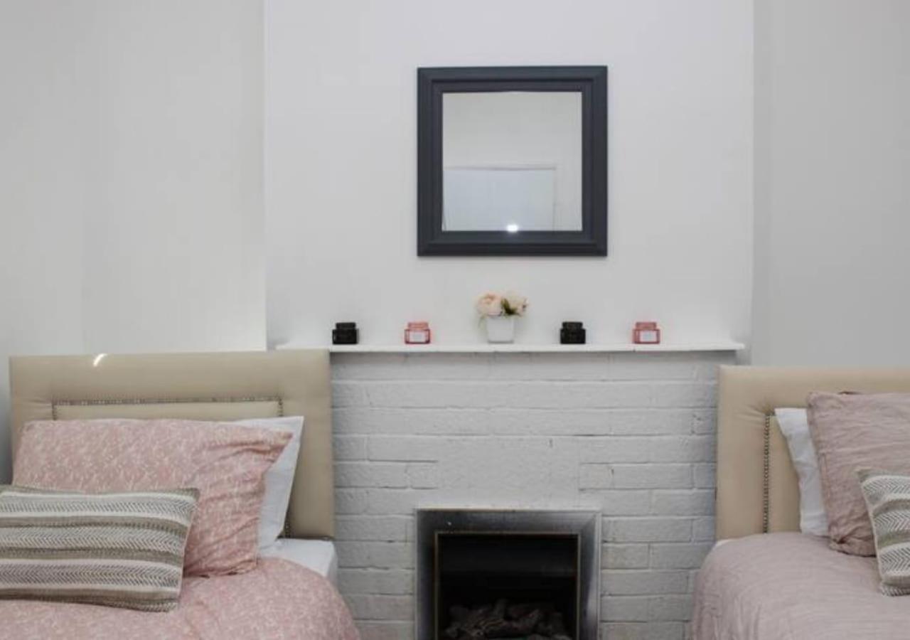 Newly Refurbished 3 Bed 2.5 Bath House In Staines Villa Luaran gambar