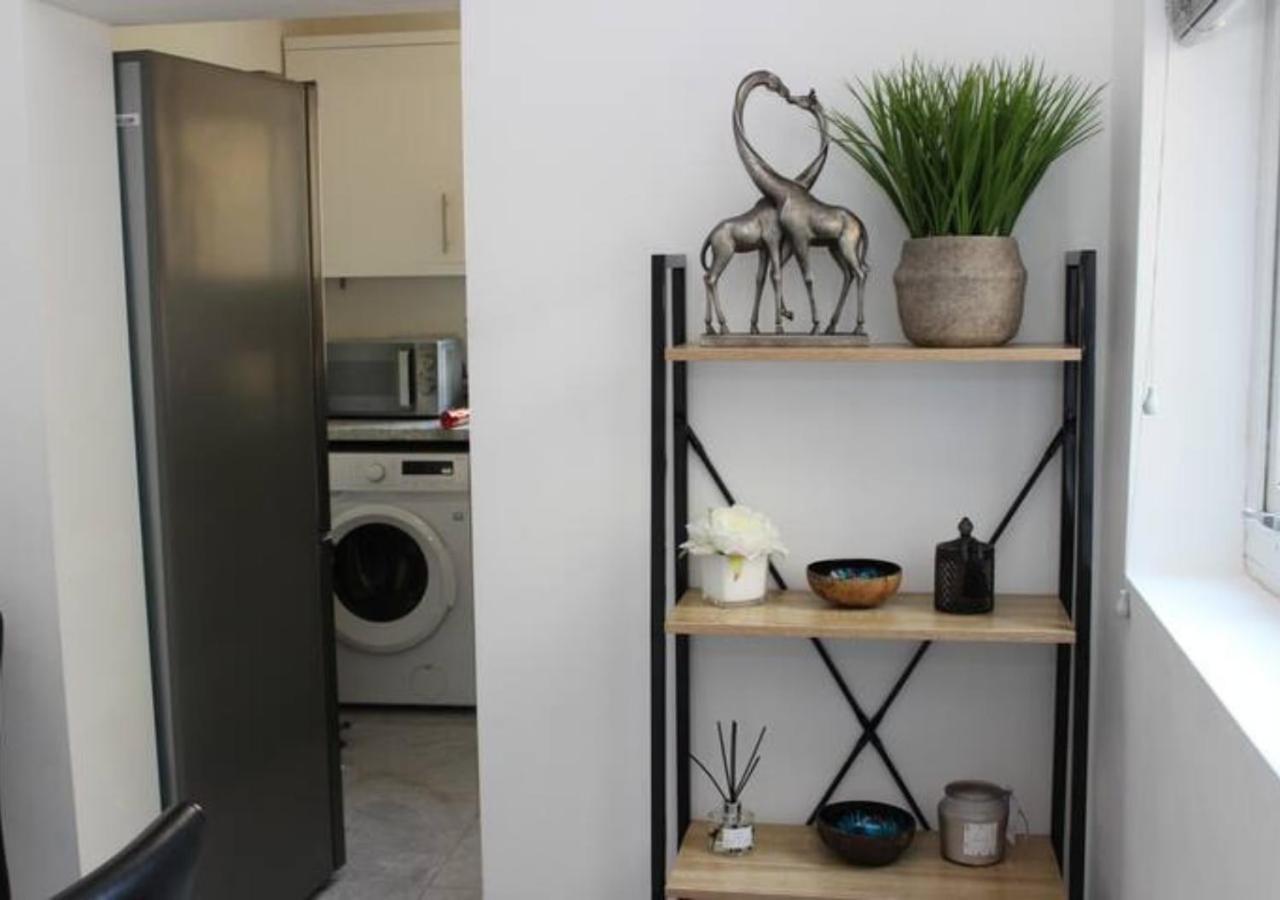 Newly Refurbished 3 Bed 2.5 Bath House In Staines Villa Luaran gambar